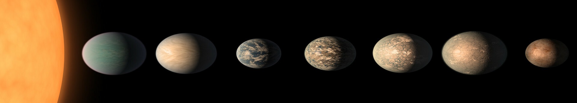 Talán mégsem magányos óriások a forró Jupiterek? 