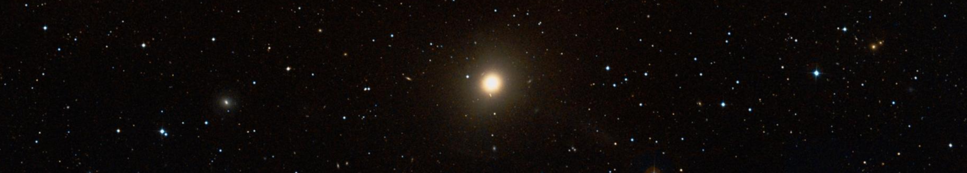 Messier 89 – gömb alakúnak tűnő elliptikus galaxis