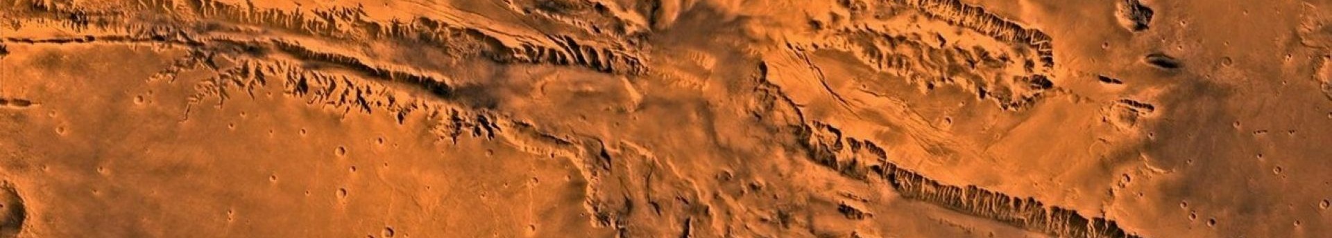 Mars és holdsarló találkozója – égi randevú a horizonton
