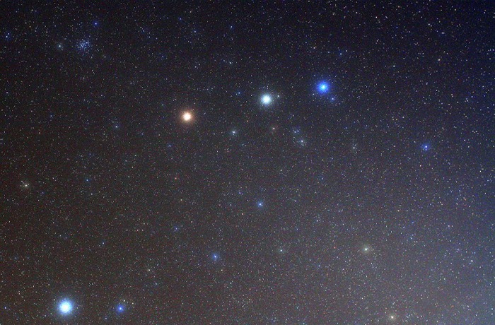 Őszi hármasfogat az Ikrekben: A Mars, Castor és Pollux találkozója