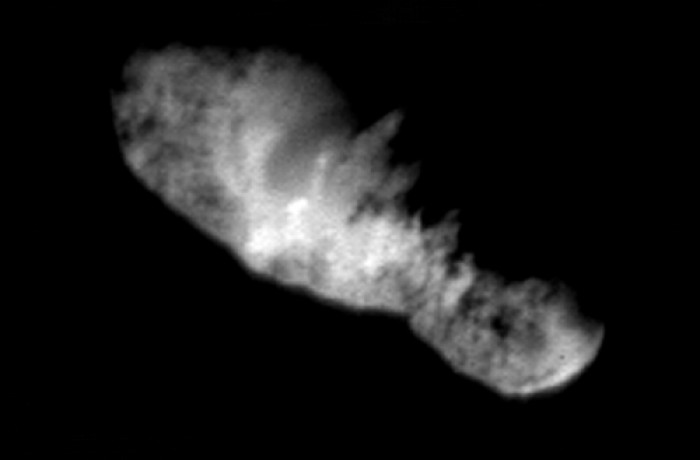 A Borrelly-üstökös februárban és a Halak csillagai