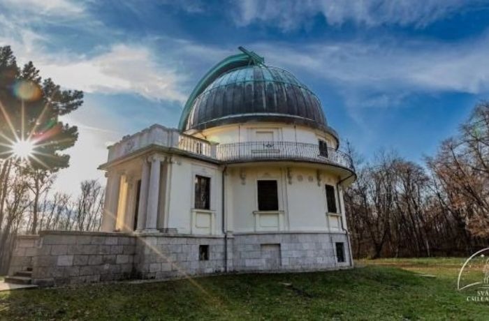 A novemberi ég meséi: üstökösök, holdárnyékok, holdsarló