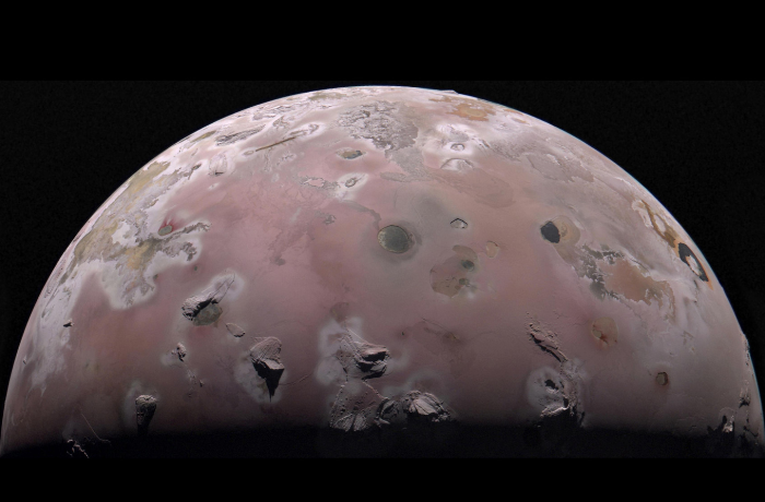 A Juno-űrszonda megmérte a Jupiter tűzforró holdja, az Io hőmérsékletét