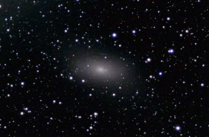 Messier 110 – egy apró galaxis az Andromeda-galaxis árnyékában