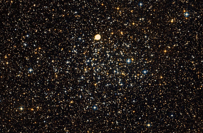 Messier 46 – nyílthalmaz rávetülő planetáris köddel