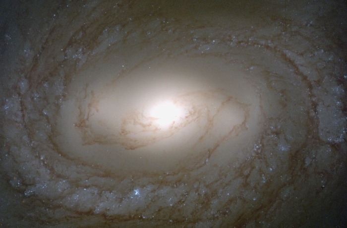 Messier 58 – egy spirálgalaxis a Virgo-halmazban
