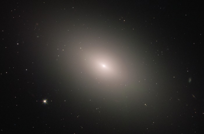 Messier 59 – egy elliptikus galaxis