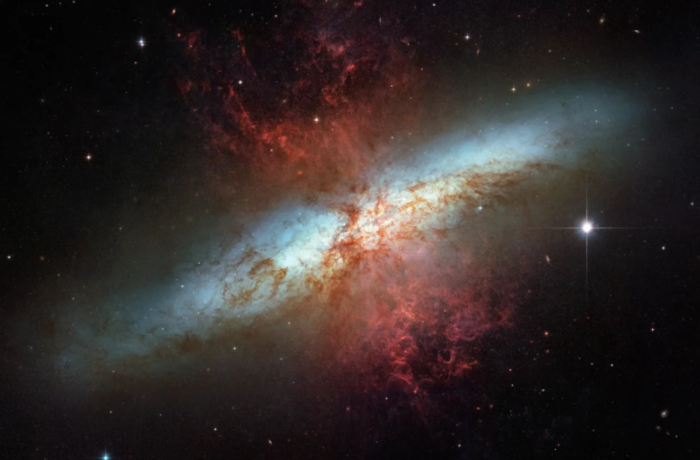 Messier 82 – egy minden hullámhosszon érdekes galaxis