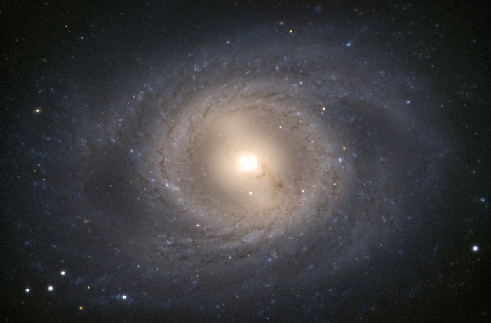 Messier 95 – küllős spirálgalaxis belső gyűrűvel