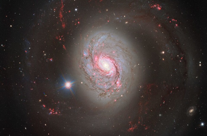 Messier 77 – a legfényesebb Seyfert-galaxis
