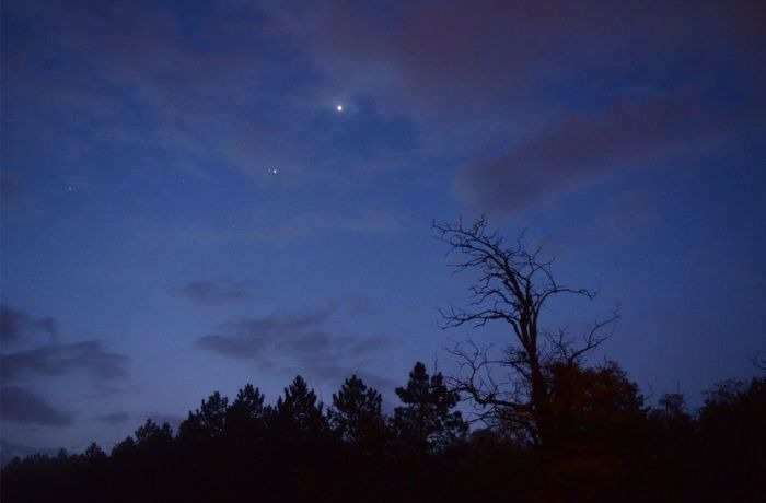 Négy bolygó és a Hold látványos hajnali együttállása, amit megmustrál az Űrállomás!