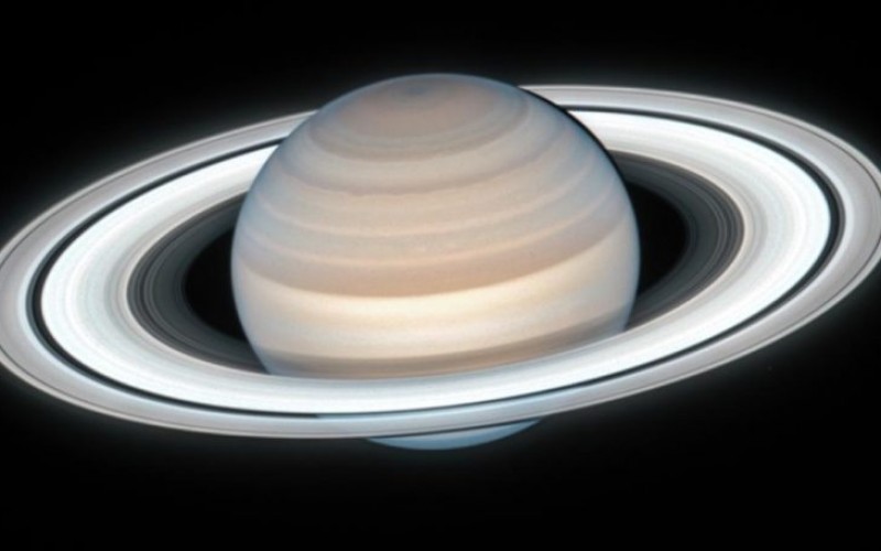 Visuals-of-Saturn-in-summertime-captured-by-Hubble-Space-Telescope-760x456