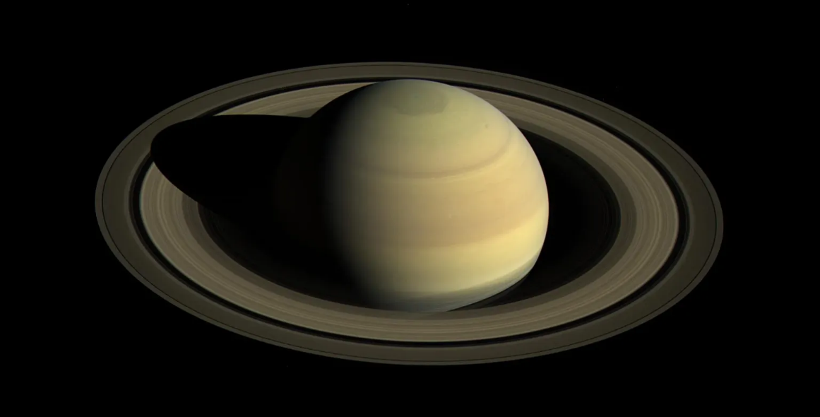 A NASA Cassini űrszondájának képe a Szaturnusz északi féltekéjéről. (Forrás: https://science.nasa.gov/)