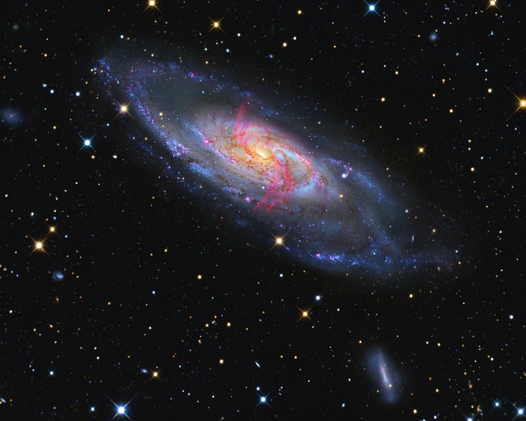 Az M106 a Vadászebek csillagkép egyik legszebb galaxisa.Forrás: http://annesastronomynews.com/