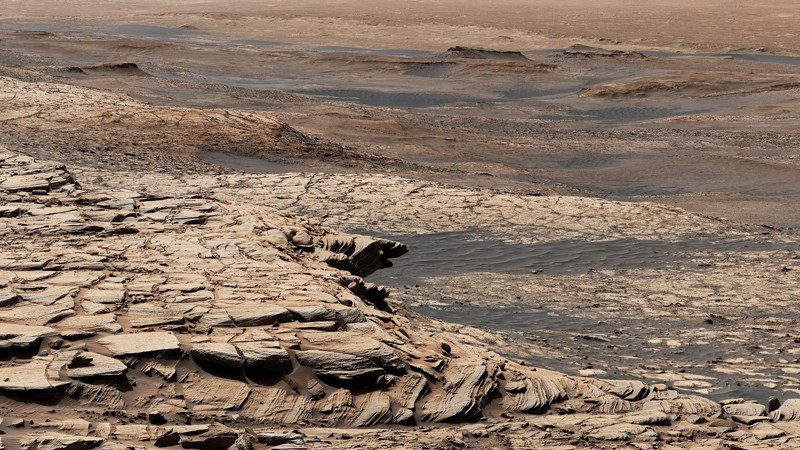 Reményeink szerint a következő évtizedekben marsi kőzet és talajmintát is vizsgálhatunk földi laboratóriumokban. (NASA/JPL-Caltech/MSSS)