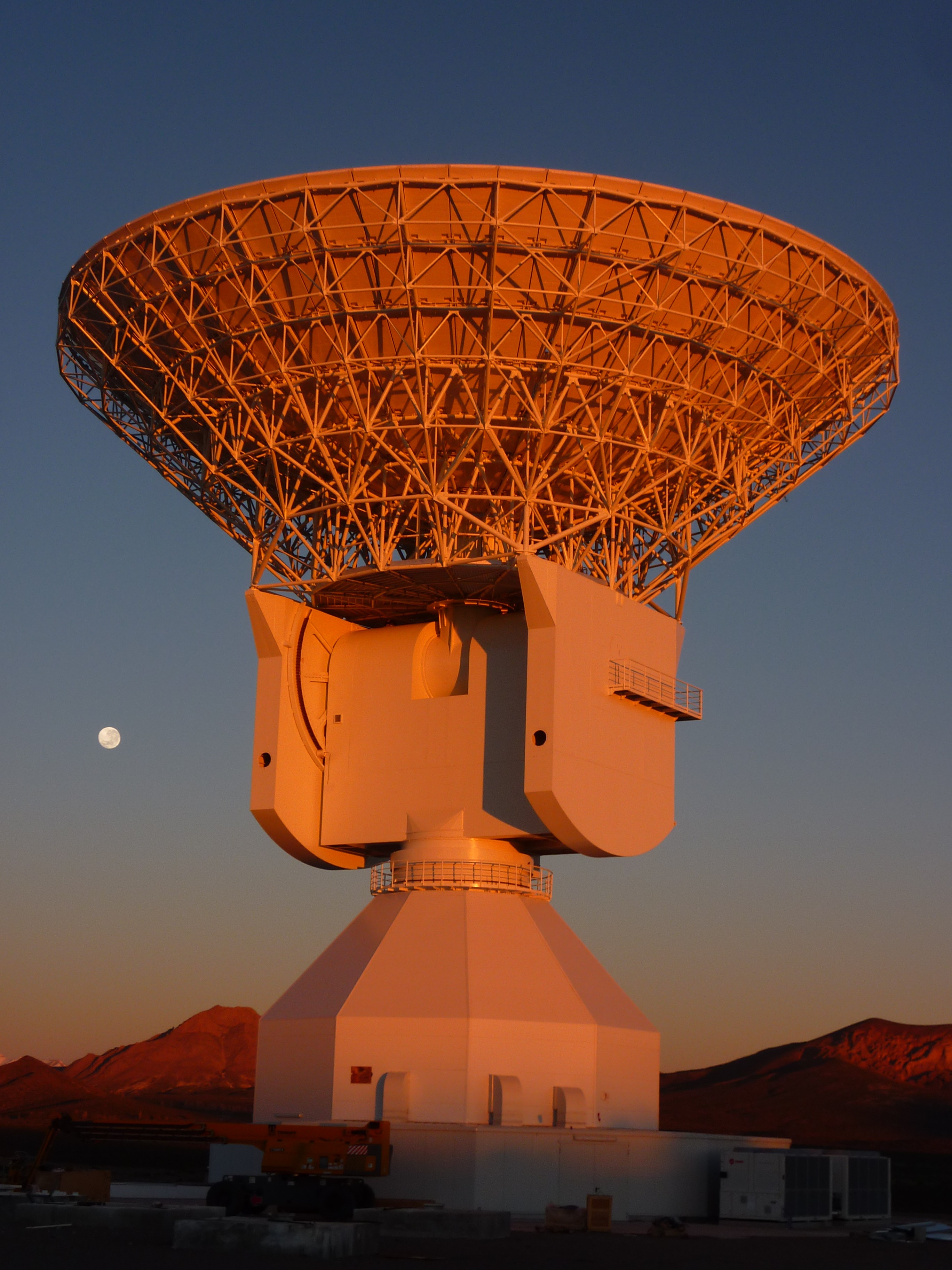 Az ESA Argentínában épült, 35 m-es átmérőjű követőantennája (Malargüe) lesz az egyik, amelyet a JUICE űrszondával való kapcsolattartásra használnak. (Kép: ESA / U. Kugel)