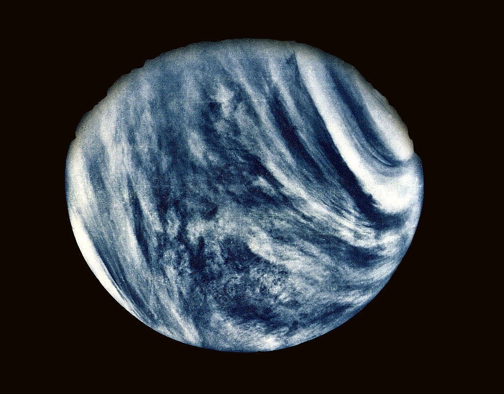 A Mariner–10 űrszonda képe a Vénuszról.