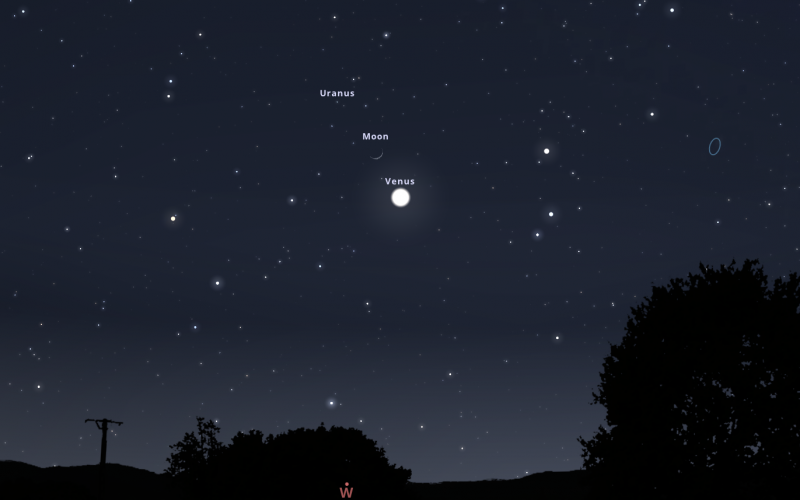 A holdsarló az Uránusz és a Vénusz között március 23-án, alkonyat után. Stellarium-web.org 