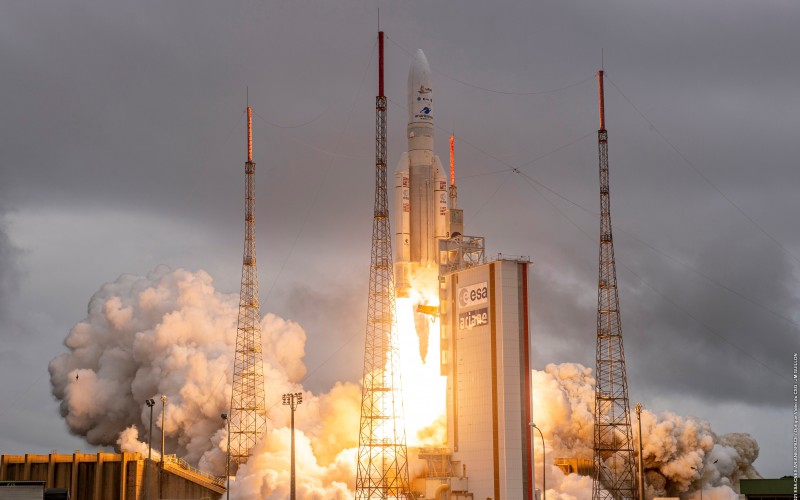 Ariane–5 rakétával indult 2021 decemberében a James Webb-űrtávcső is. (Kép: ESA / CNES / Arianespace)