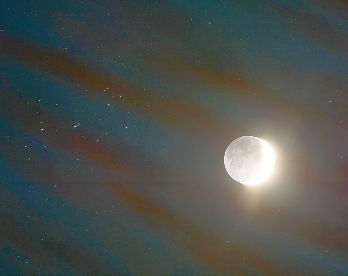 A pengevékony holdsarló és a Fiastyúk együttállása - 04.19.